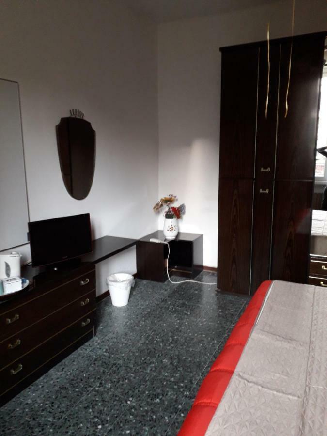 Isola Bi Bed and Breakfast Milano Exteriör bild