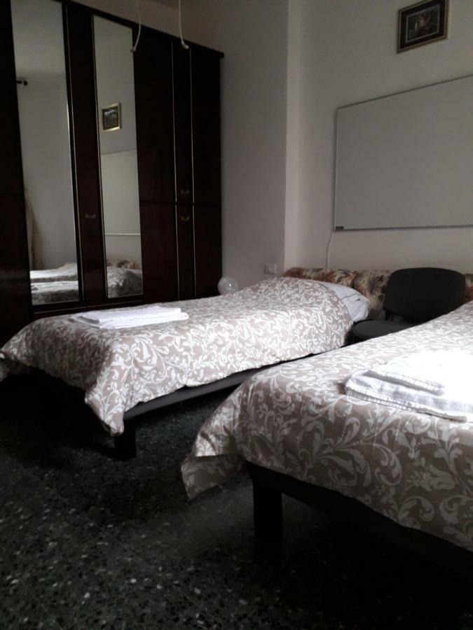 Isola Bi Bed and Breakfast Milano Exteriör bild